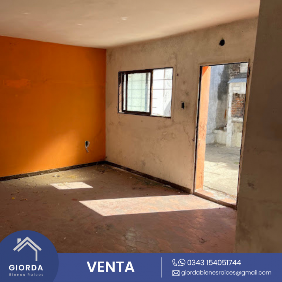 VENTA: Casa a reciclar, calle Dean Funes, a metros Blas Parera.