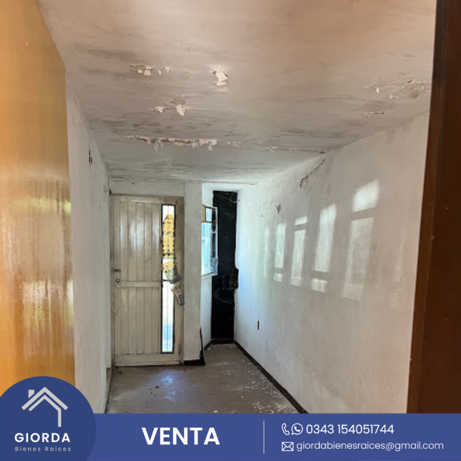 VENTA: Casa a reciclar, calle Dean Funes, a metros Blas Parera.
