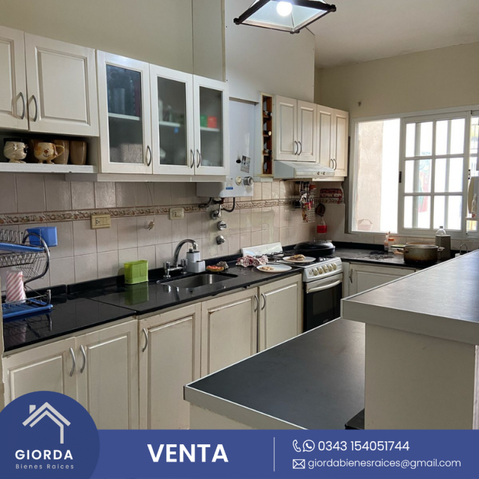 VENDE: Casa Barrio Mercantil calle Monseñor D´andrea