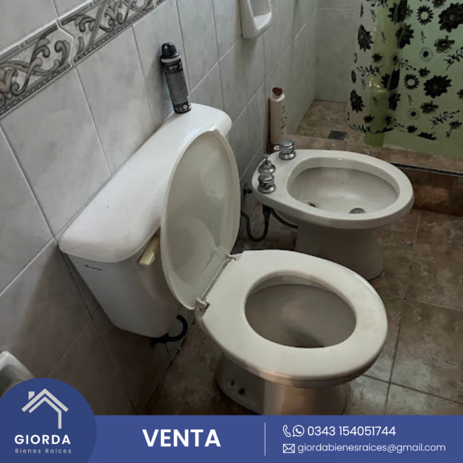 VENDE: Casa a reciclar, calle Los Chanas