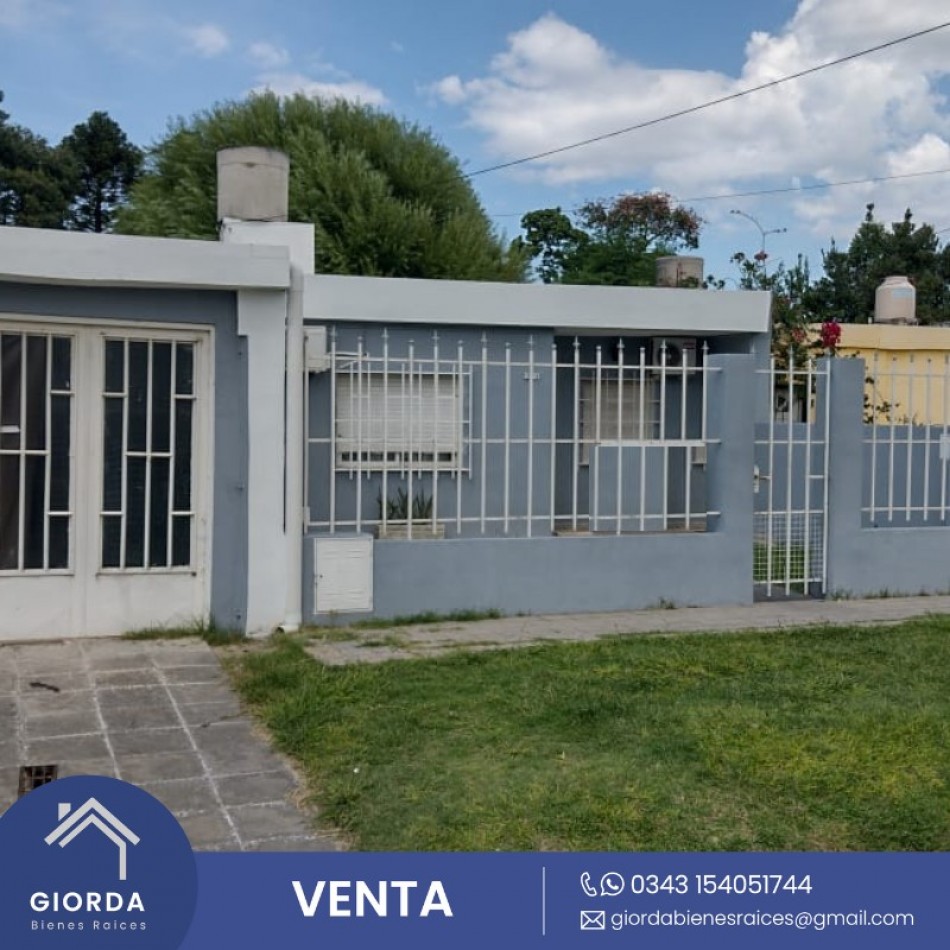 VENDE: Casa calle Ñandubay, tres dormitorios