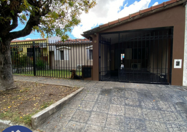 VENDE: Casa Barrio Mercantil calle Monseñor D´andrea