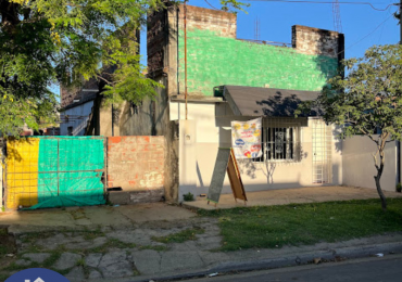 VENDE: Casa a reciclar, calle Los Chanas